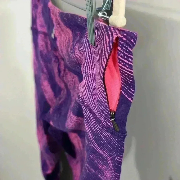 Tuff Athletics  ~ Leggings - Picture 3 of 6